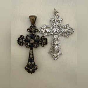 Elegant Cross Pendant Set in Black and Silver
